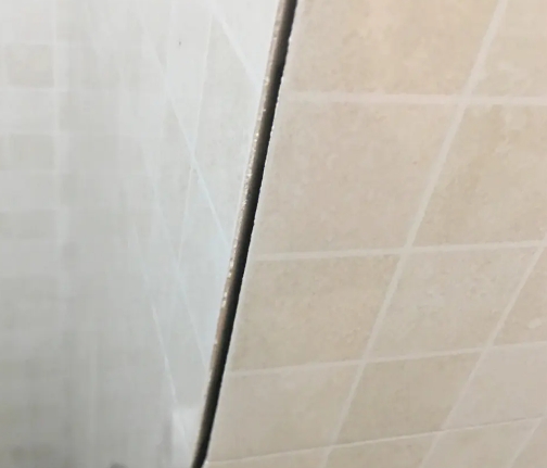 登封瓷砖空鼓维修公司分享阳台瓷砖脱落的修复过程可以分为以下几个步骤