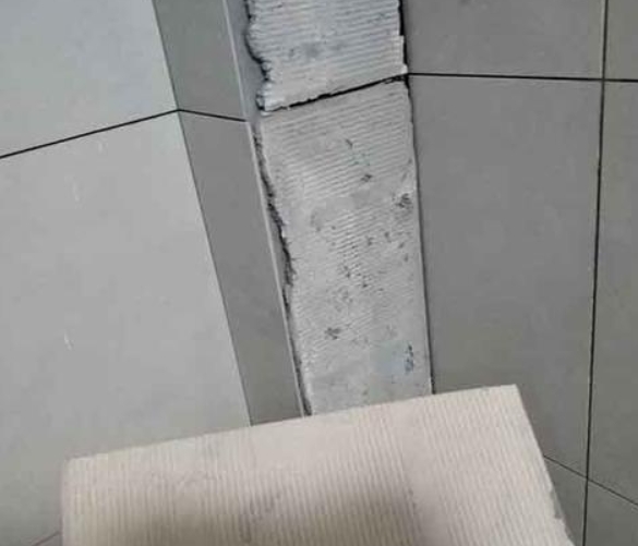 登封瓷砖空鼓维修公司分享下厨房瓷砖脱落的补救措施。